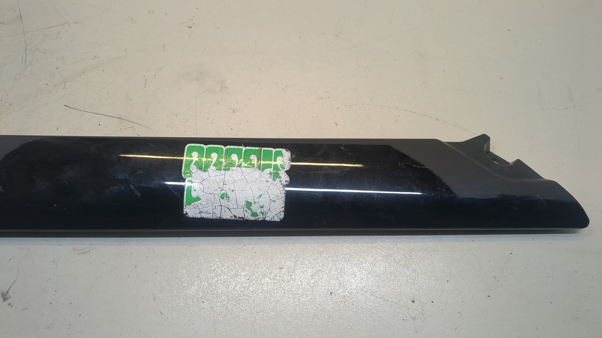 Молдинг лобового стекла