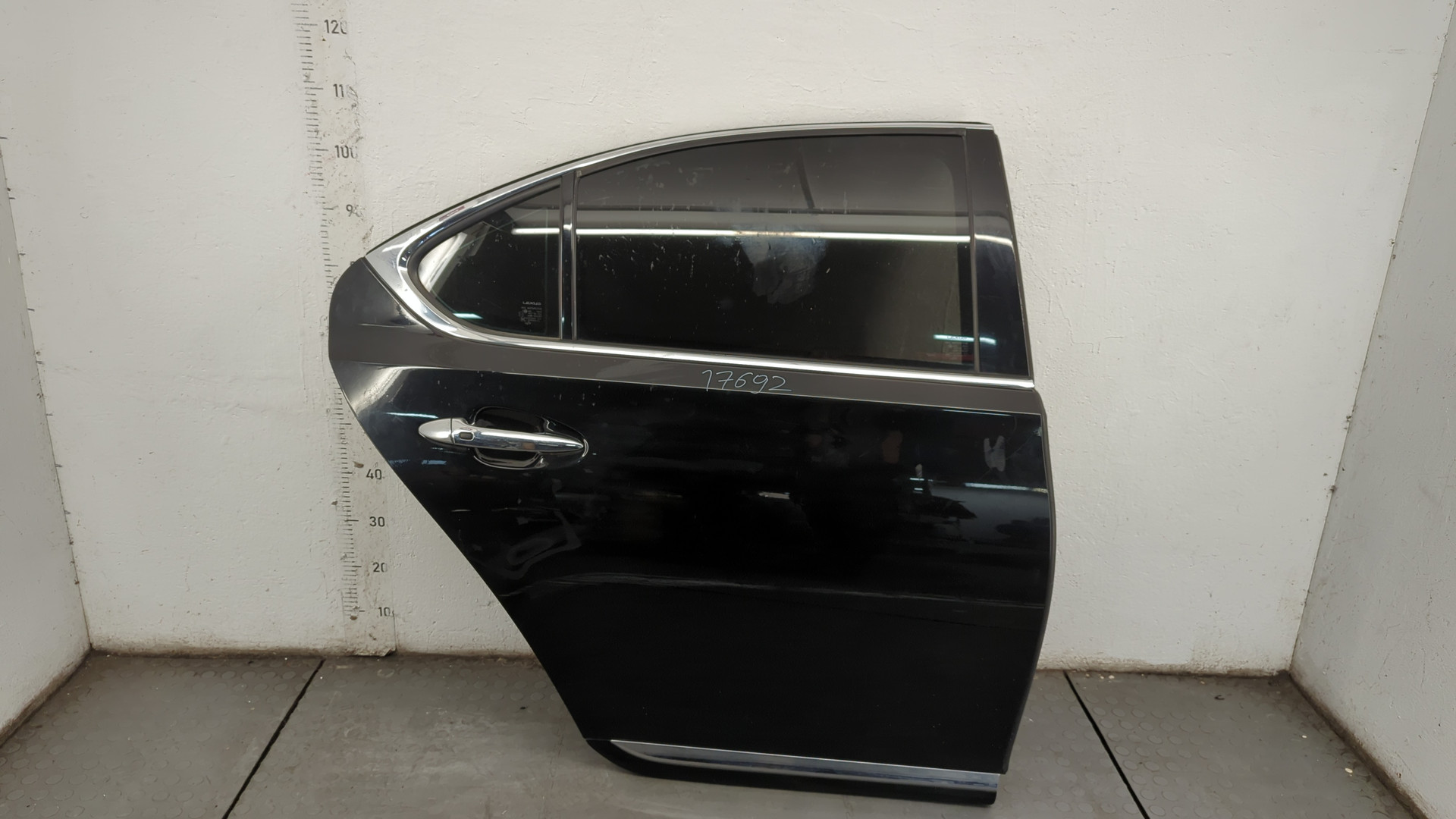 Дверь задняя правая