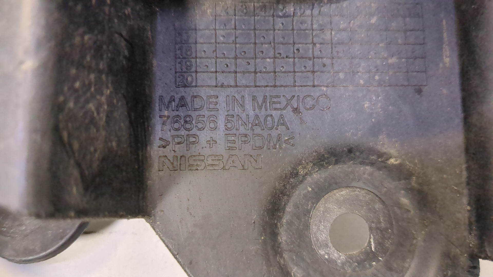 Брызговик задний правый