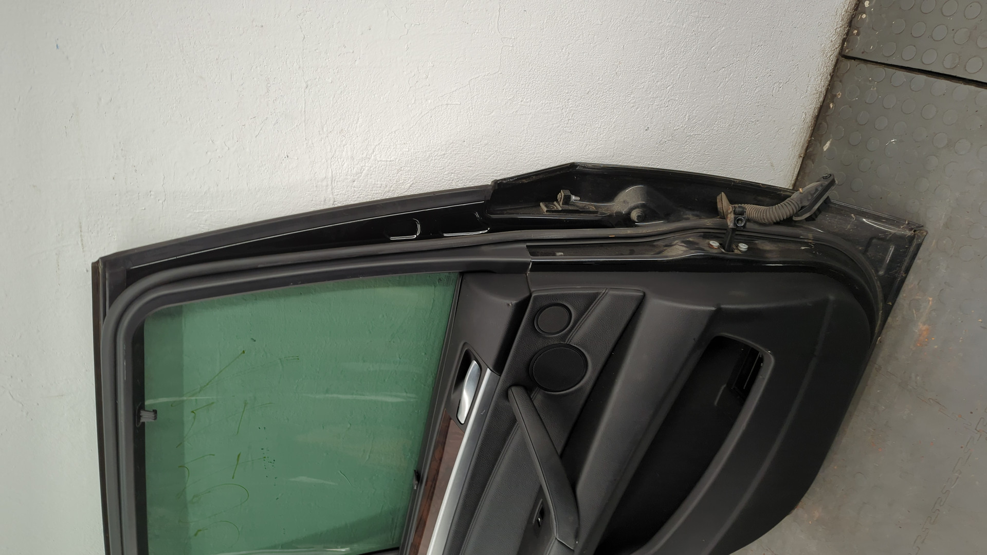 Дверь задняя левая