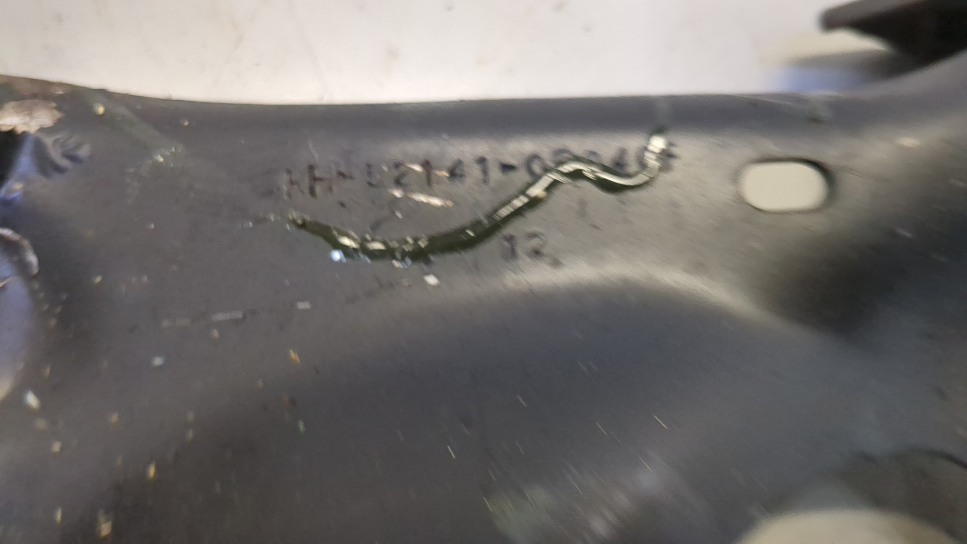 Кронштейн переднего бампера правый