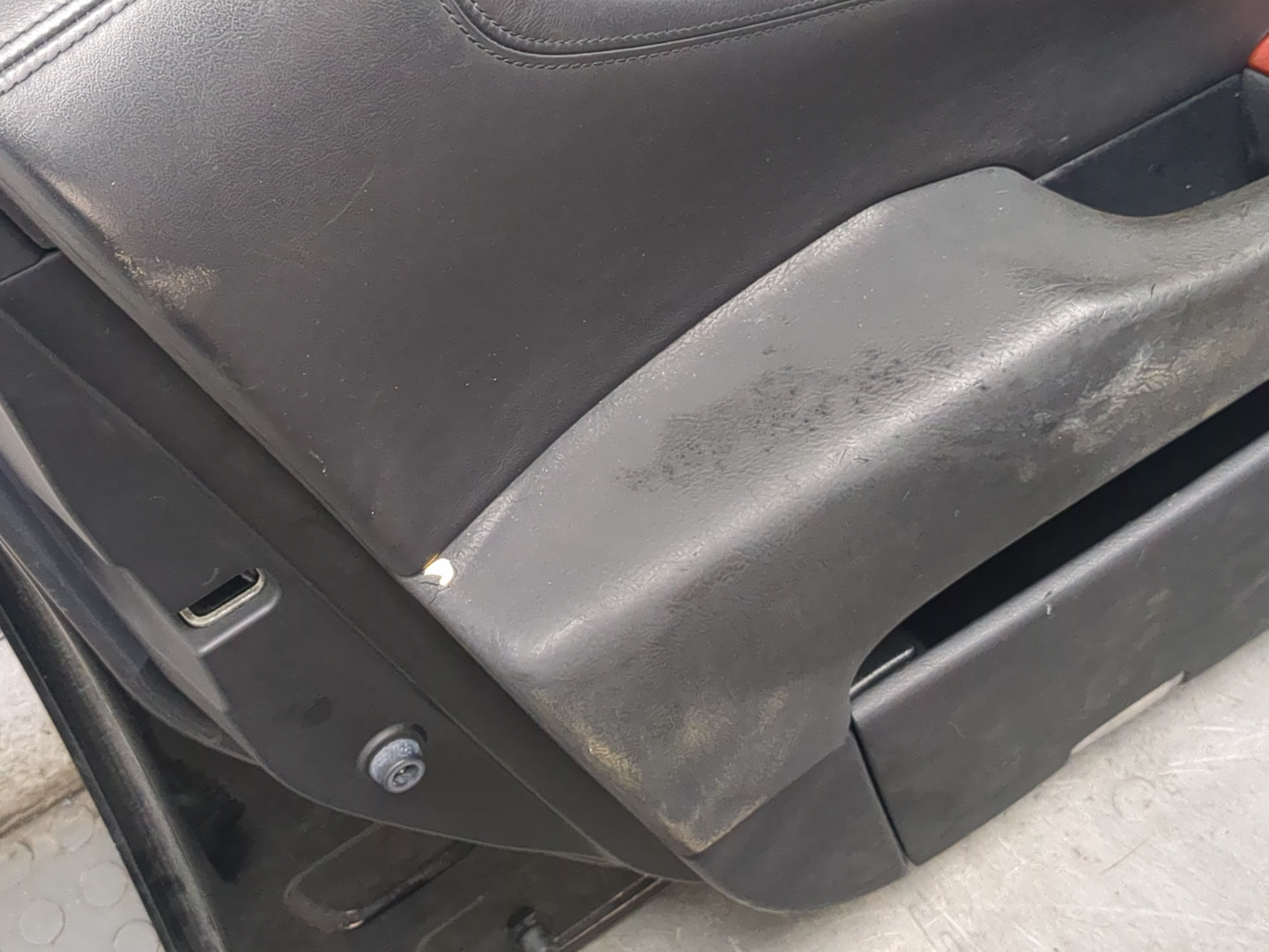 Дверь передняя левая