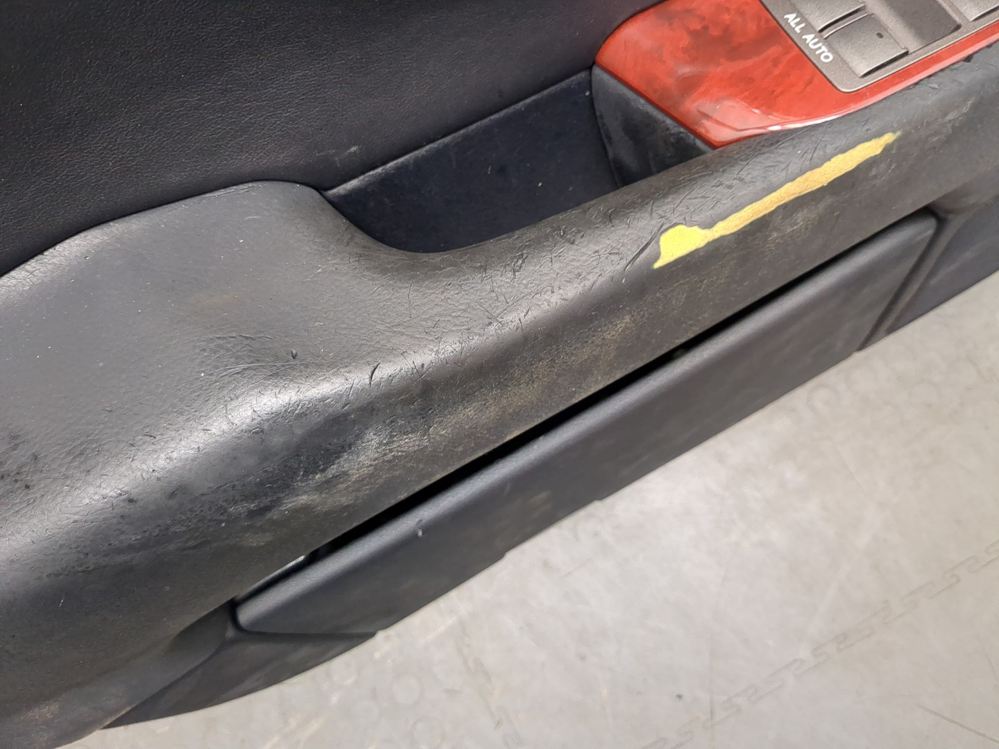 Дверь передняя левая