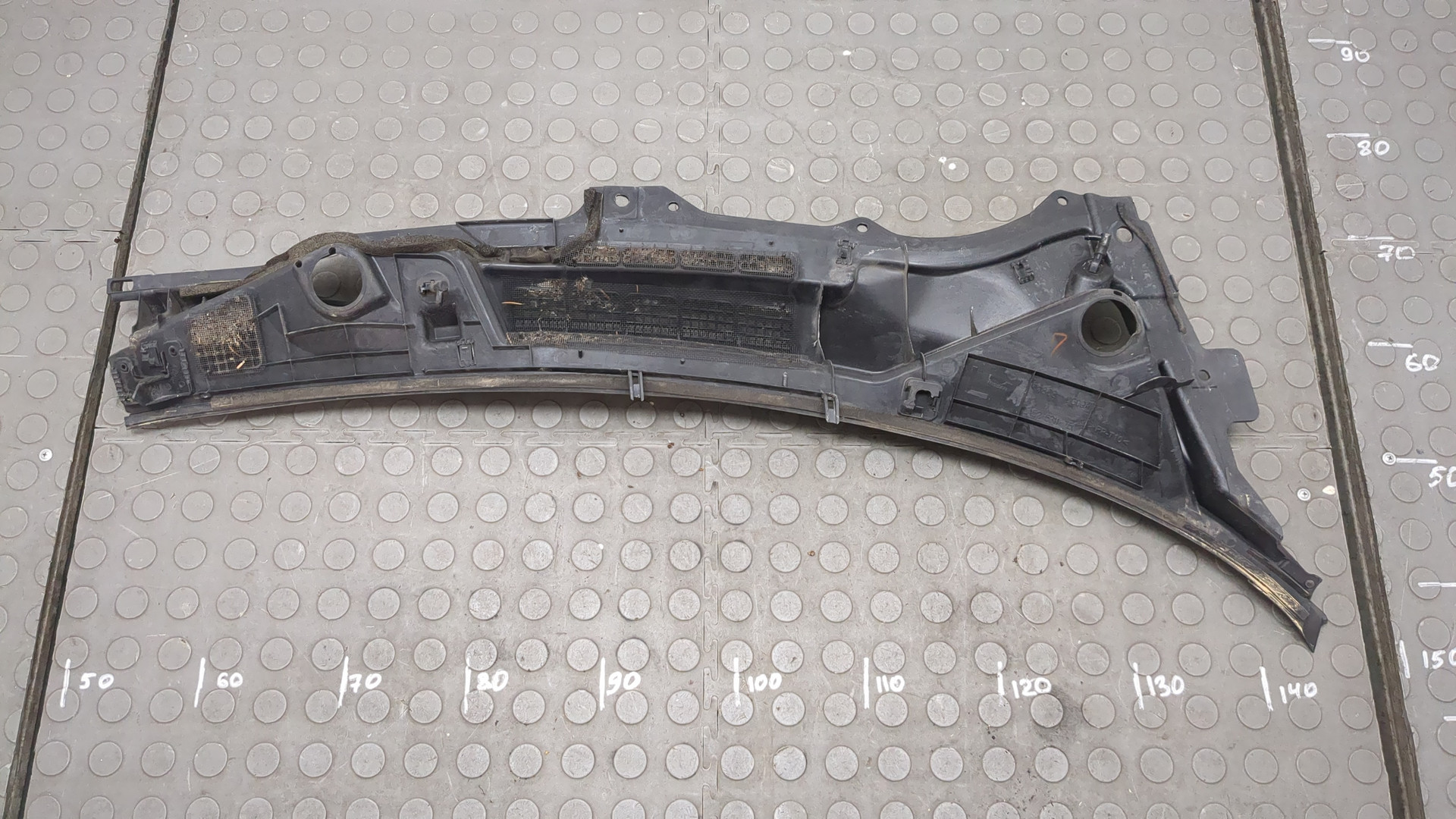 Решетка стеклоочистителей (Жабо)