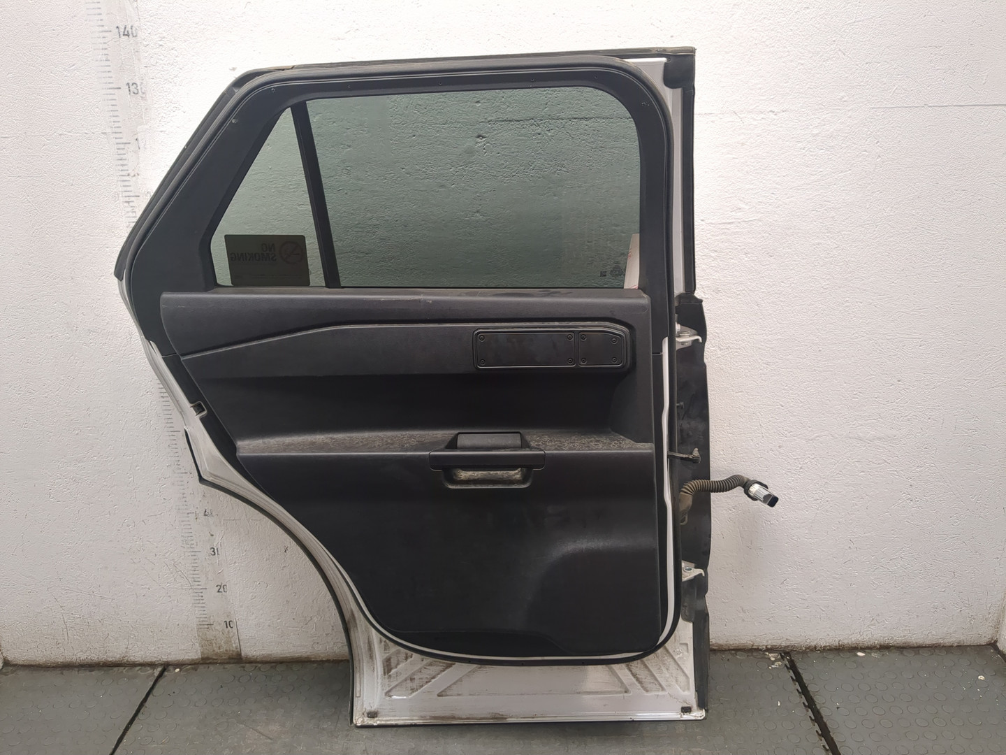 Дверь задняя левая