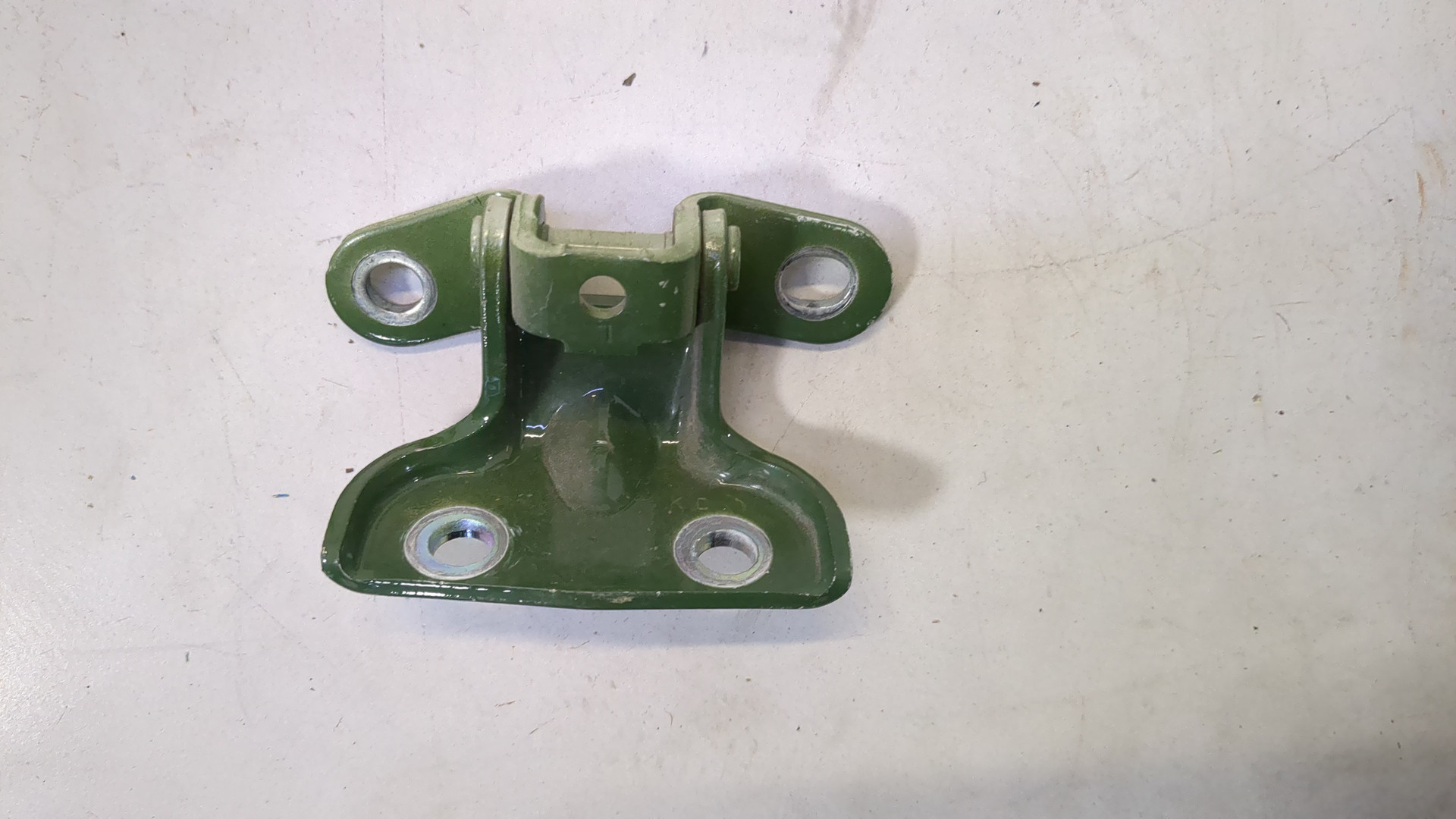 Петля двери