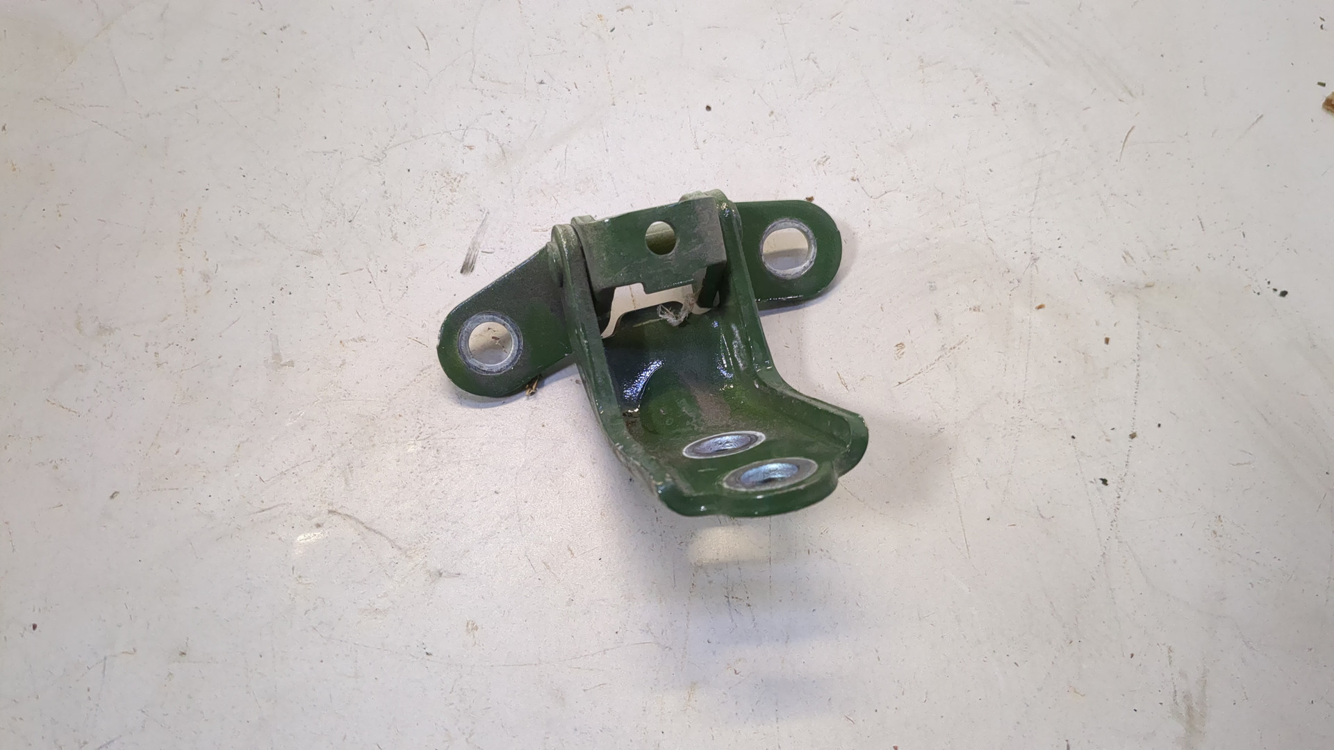 Петля двери