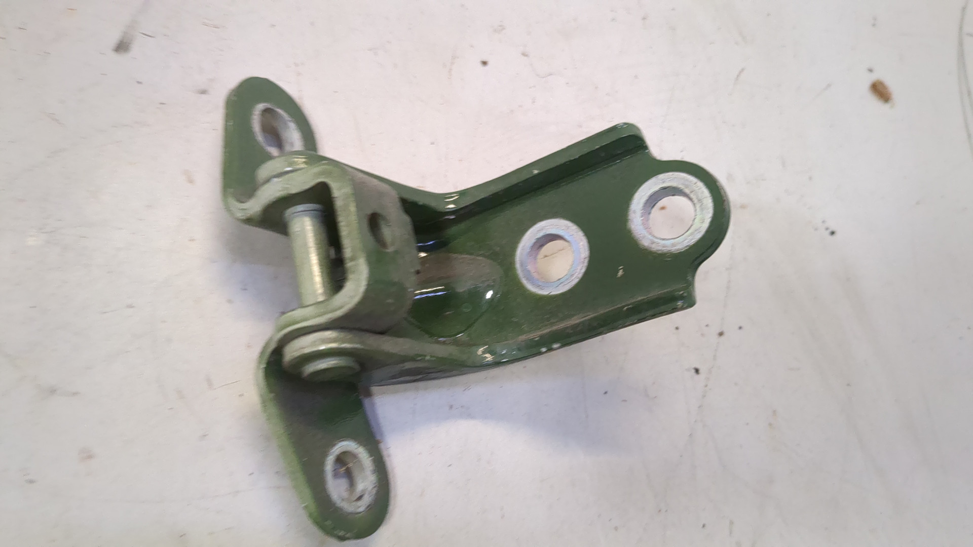 Петля двери