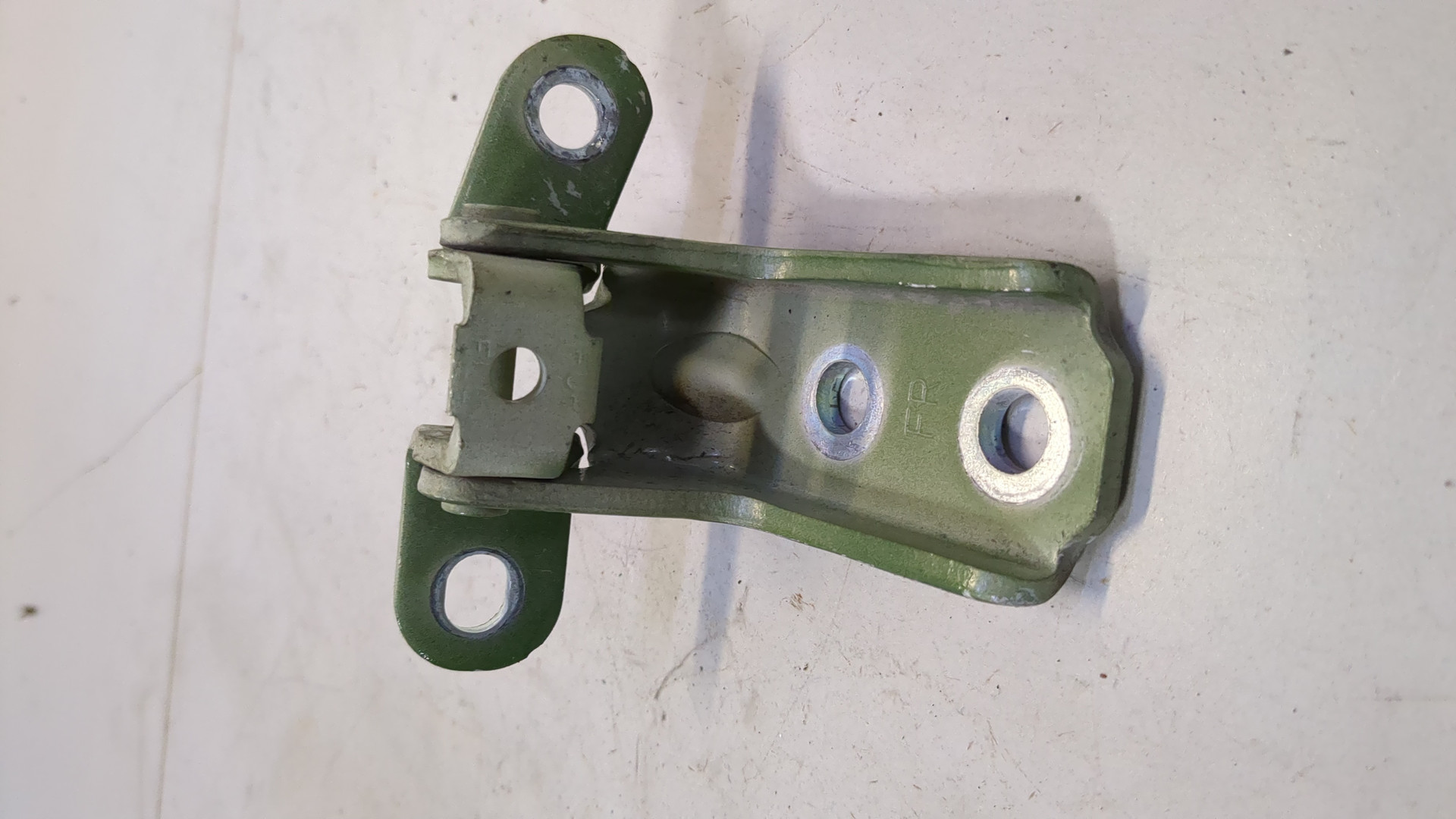 Петля двери