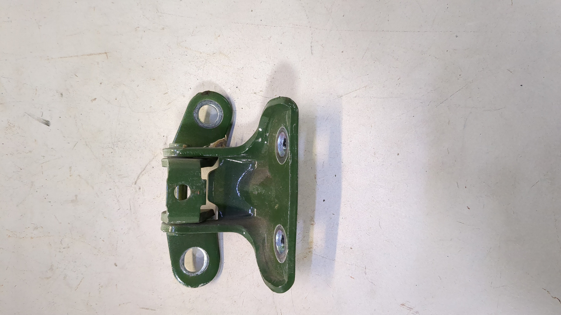 Петля двери