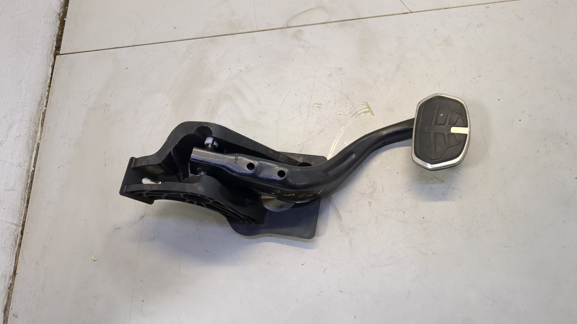 Педаль тормоза