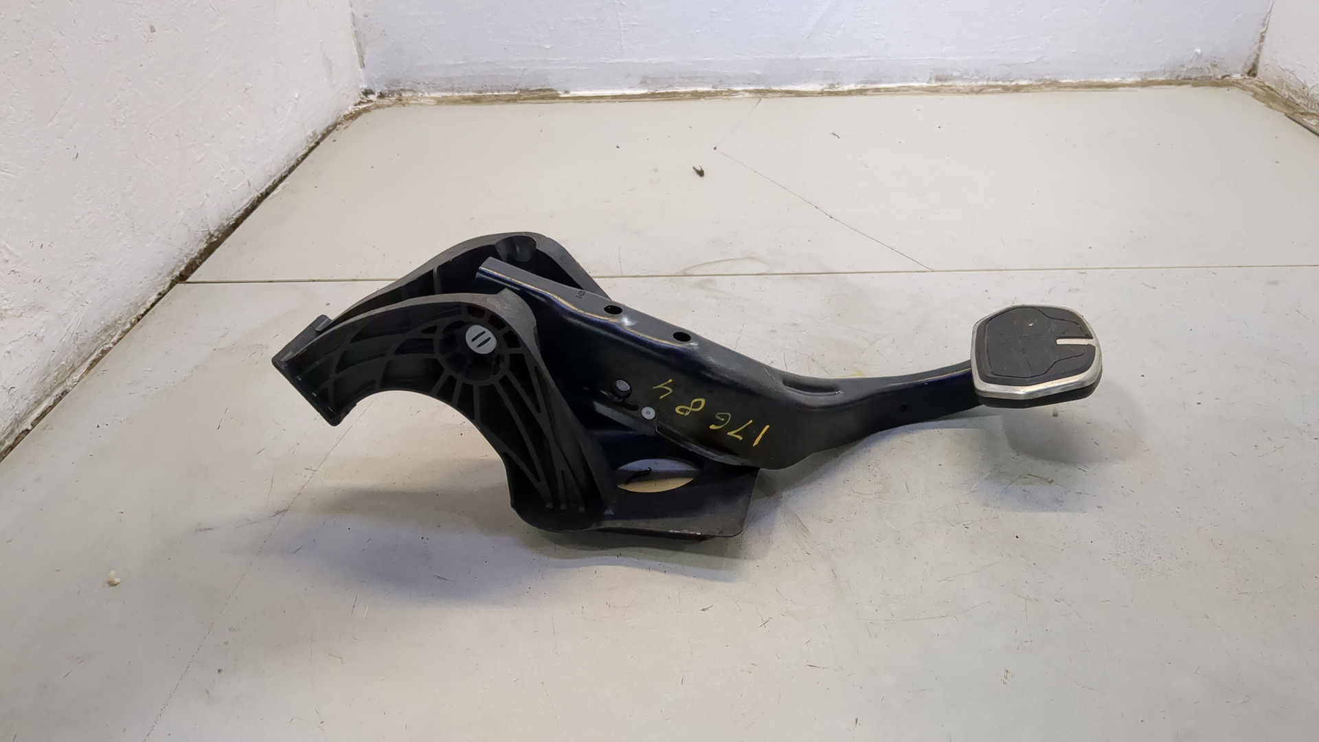 Педаль тормоза