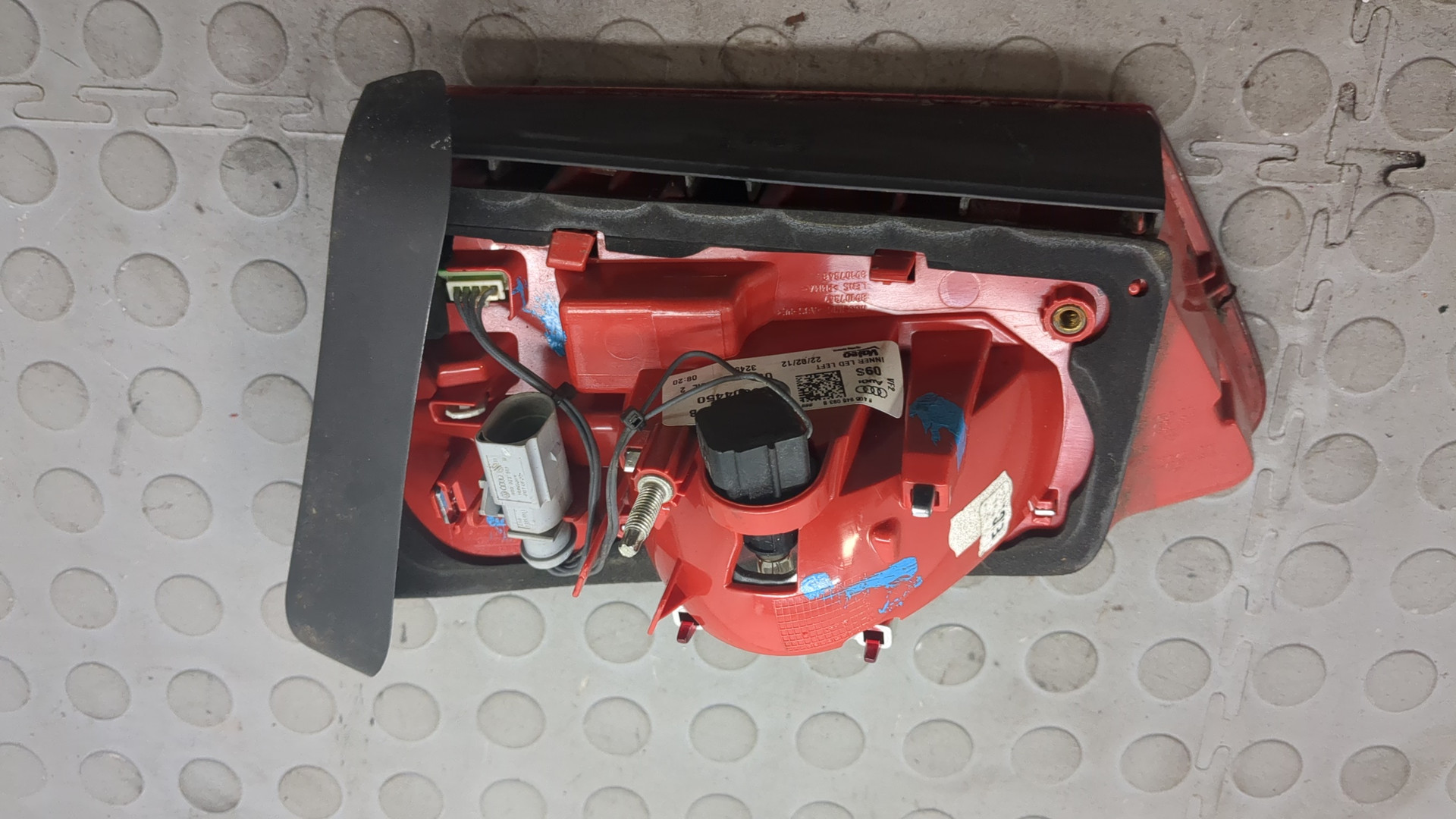 Фонарь задний внутренний левый