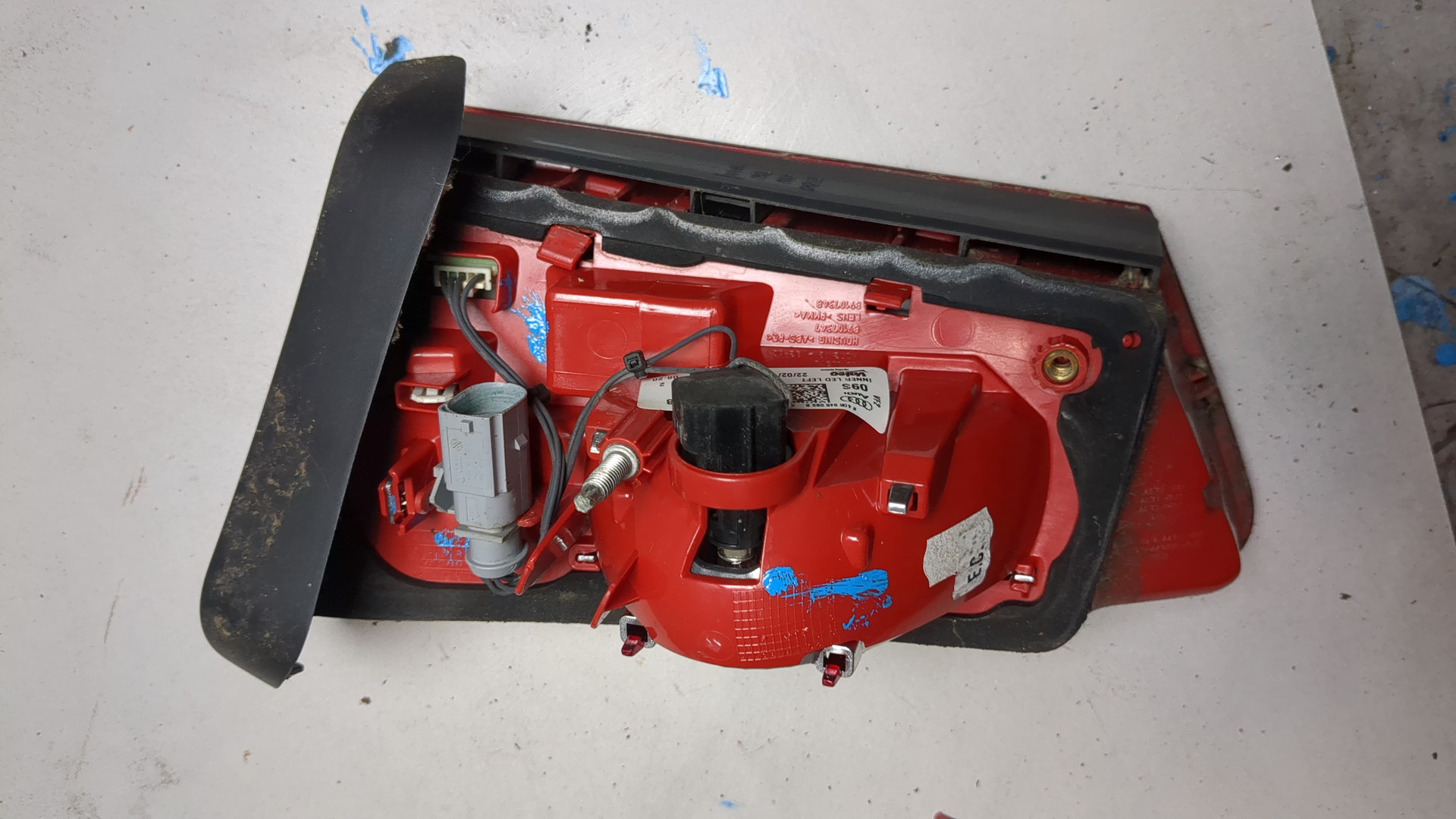 Фонарь задний внутренний левый