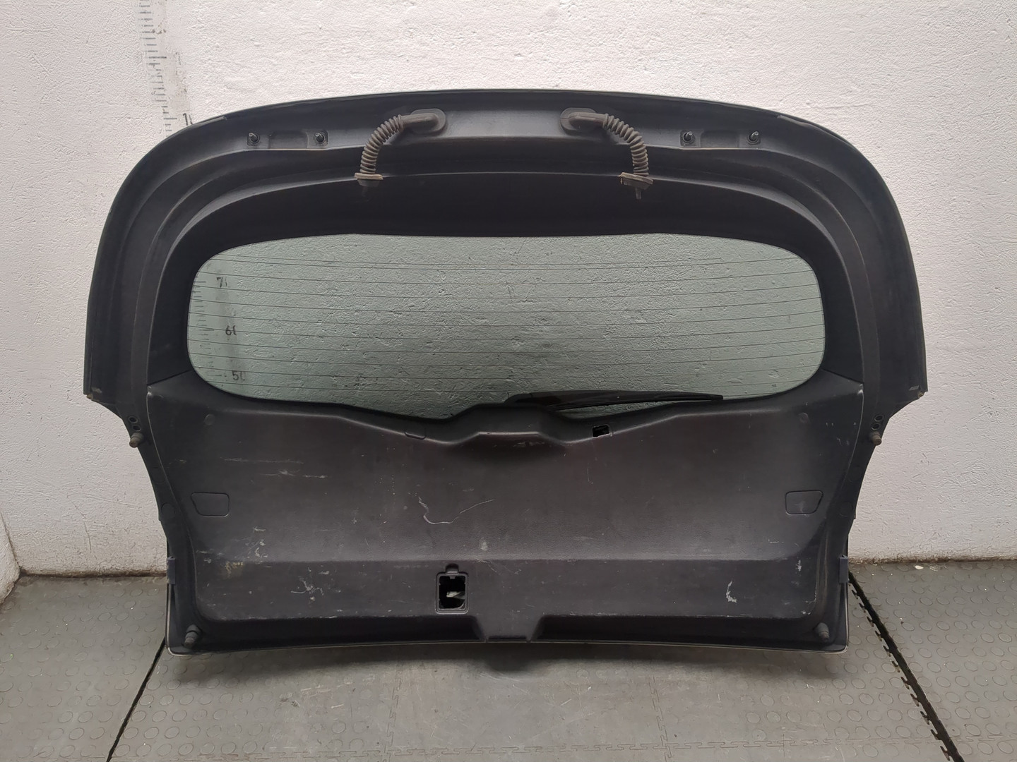 Дверь багажника