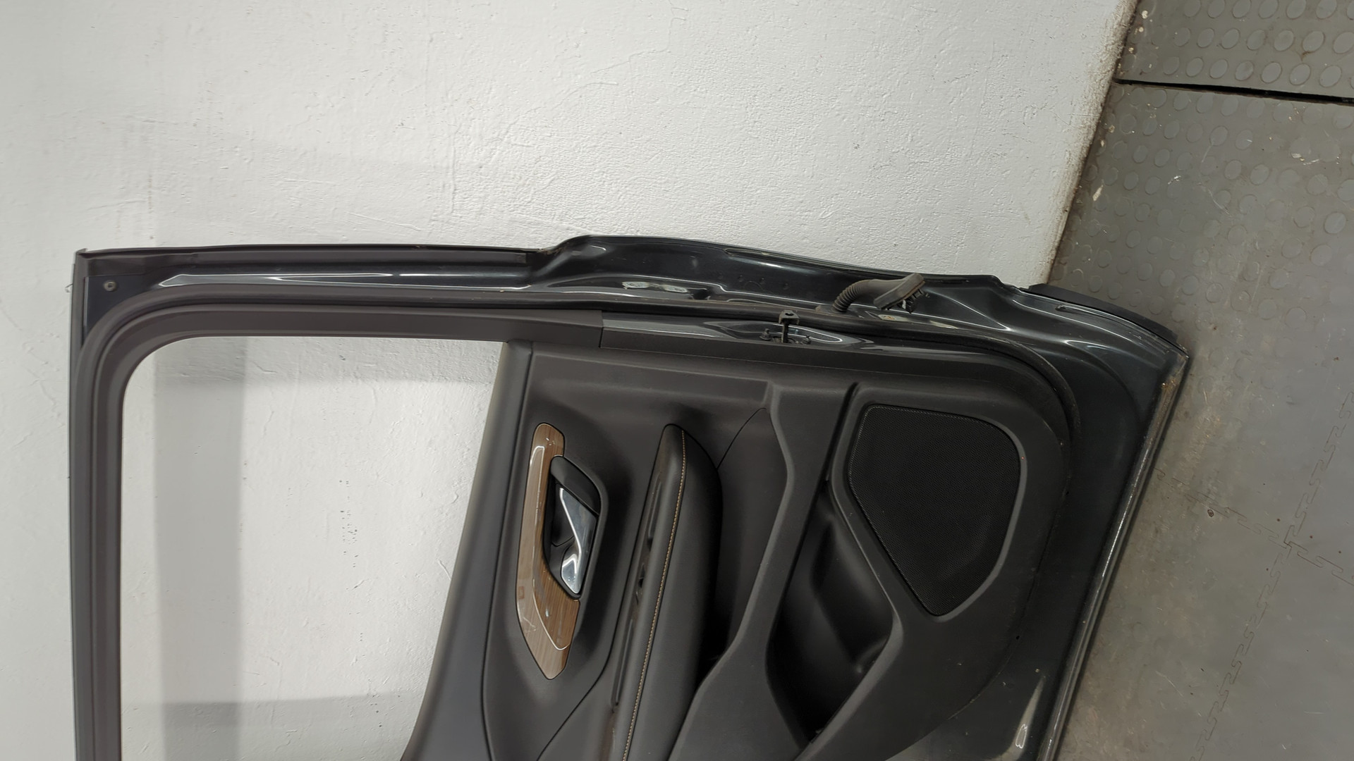 Дверь задняя левая