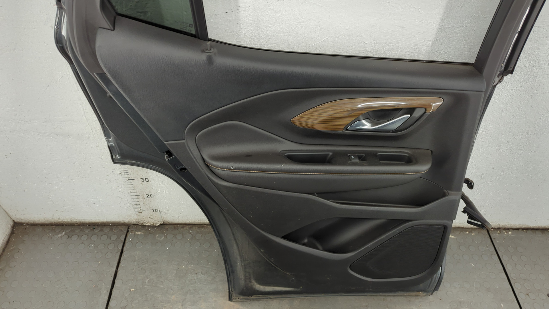 Дверь задняя левая