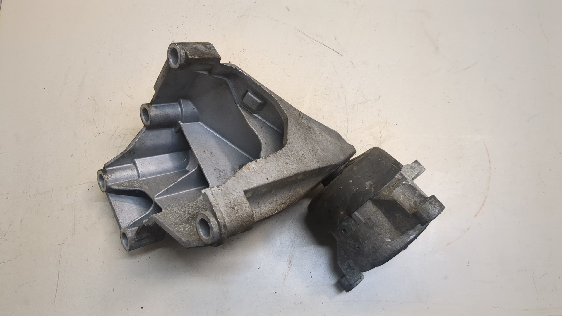 Опора двигателя