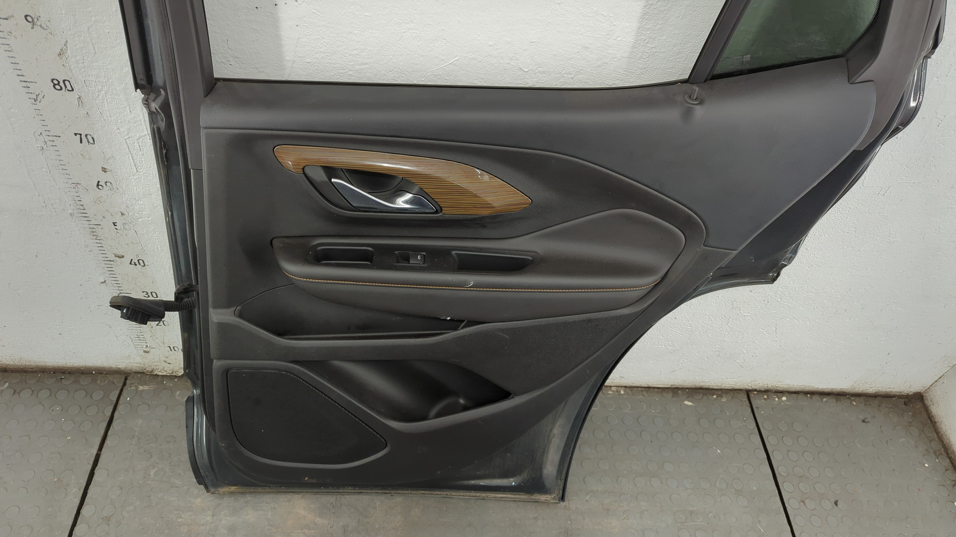 Дверь задняя правая