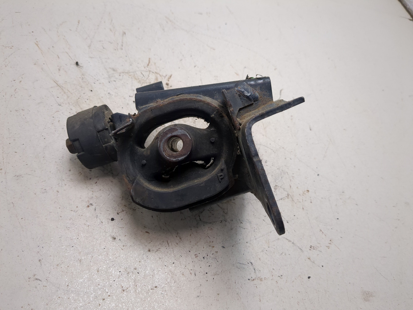 Опора двигателя