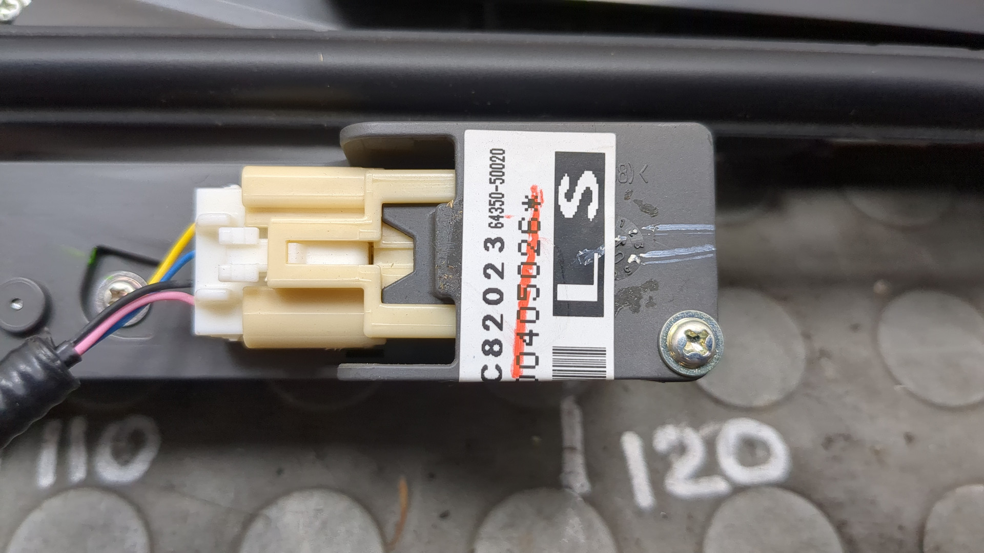 Шторка солнцезащитная