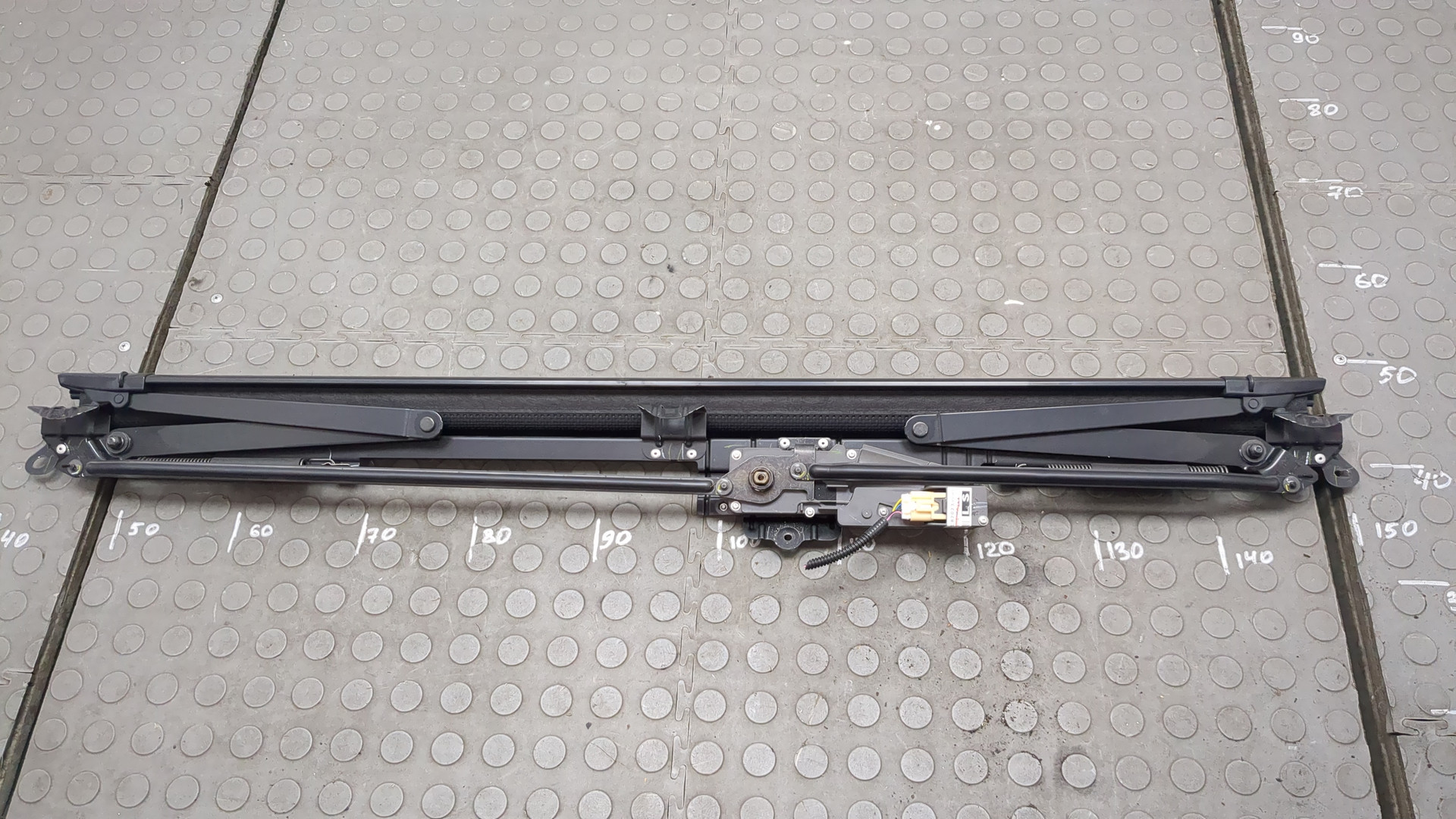 Шторка солнцезащитная