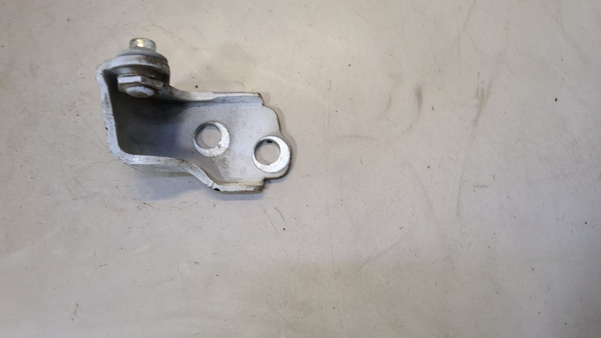 Петля двери