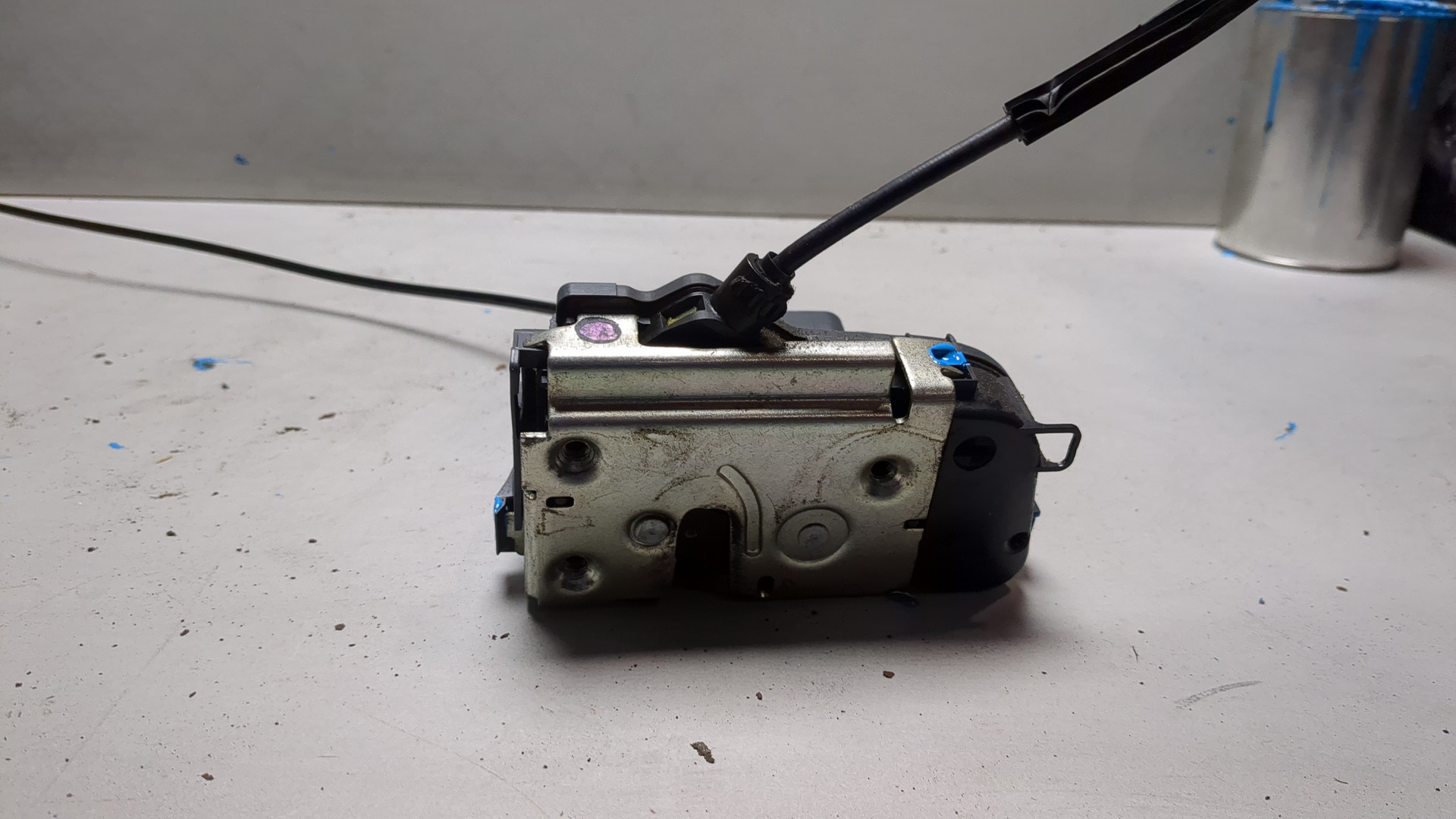 Замок двери задней левой