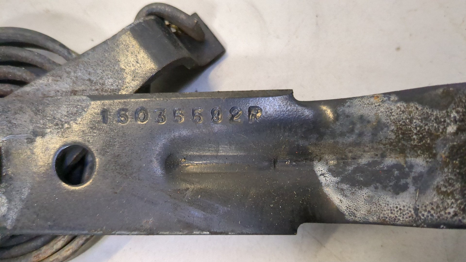 Петля капота правая