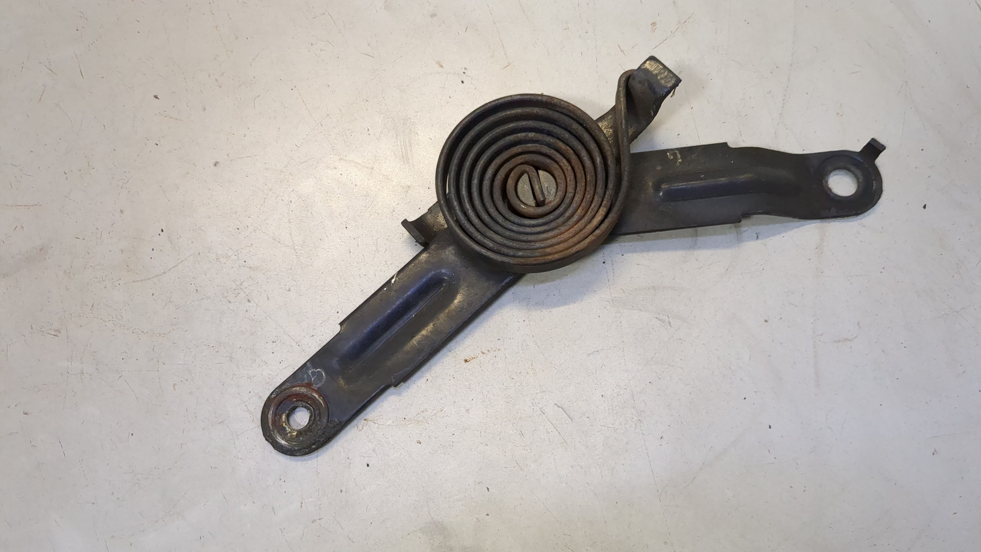 Петля капота левая