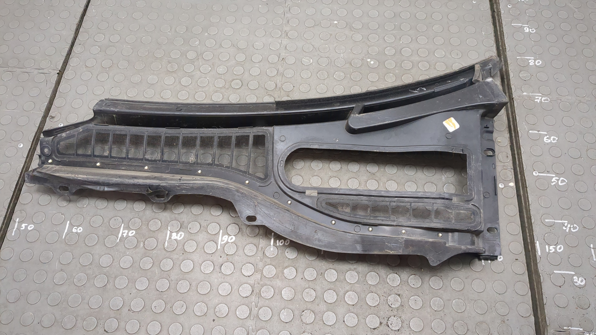 Решетка стеклоочистителей (Жабо)