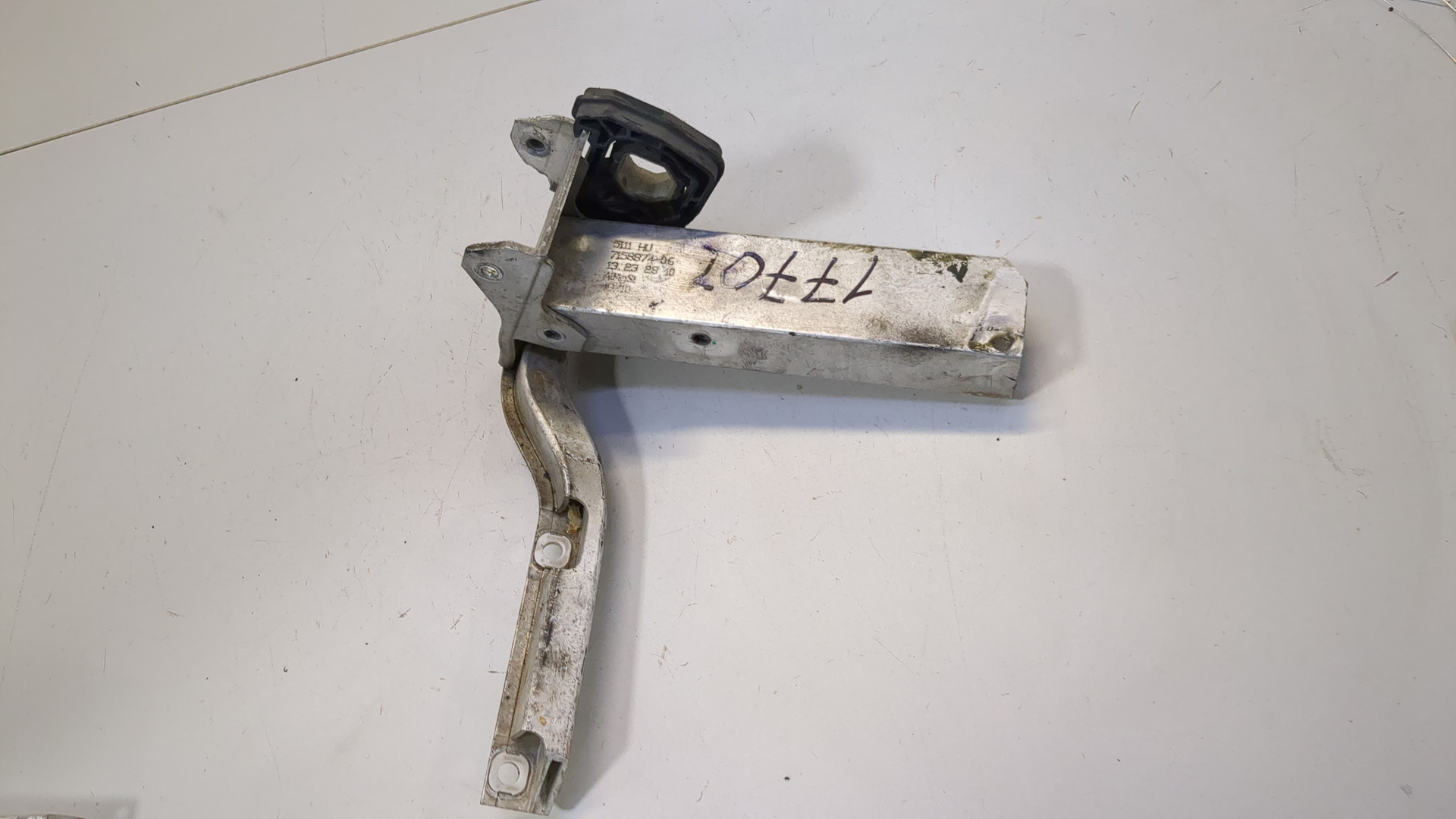 Кронштейн усилителя переднего бампера