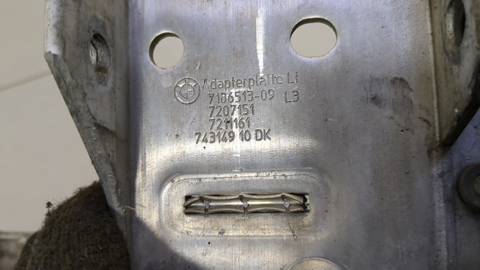 Кронштейн усилителя переднего бампера левый