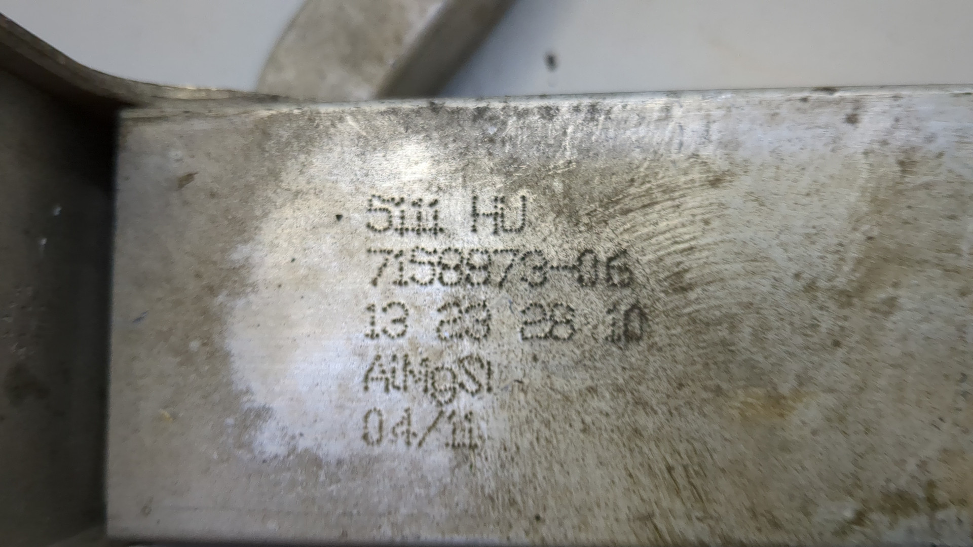 Кронштейн усилителя переднего бампера левый