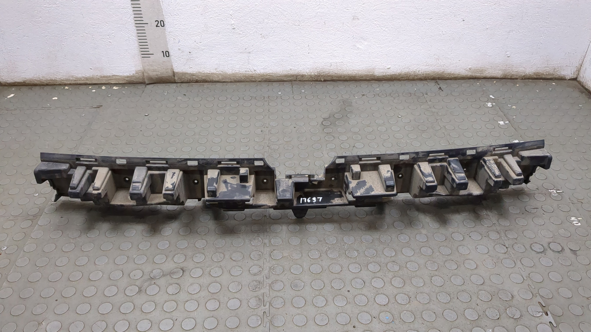 Кронштейн заднего бампера