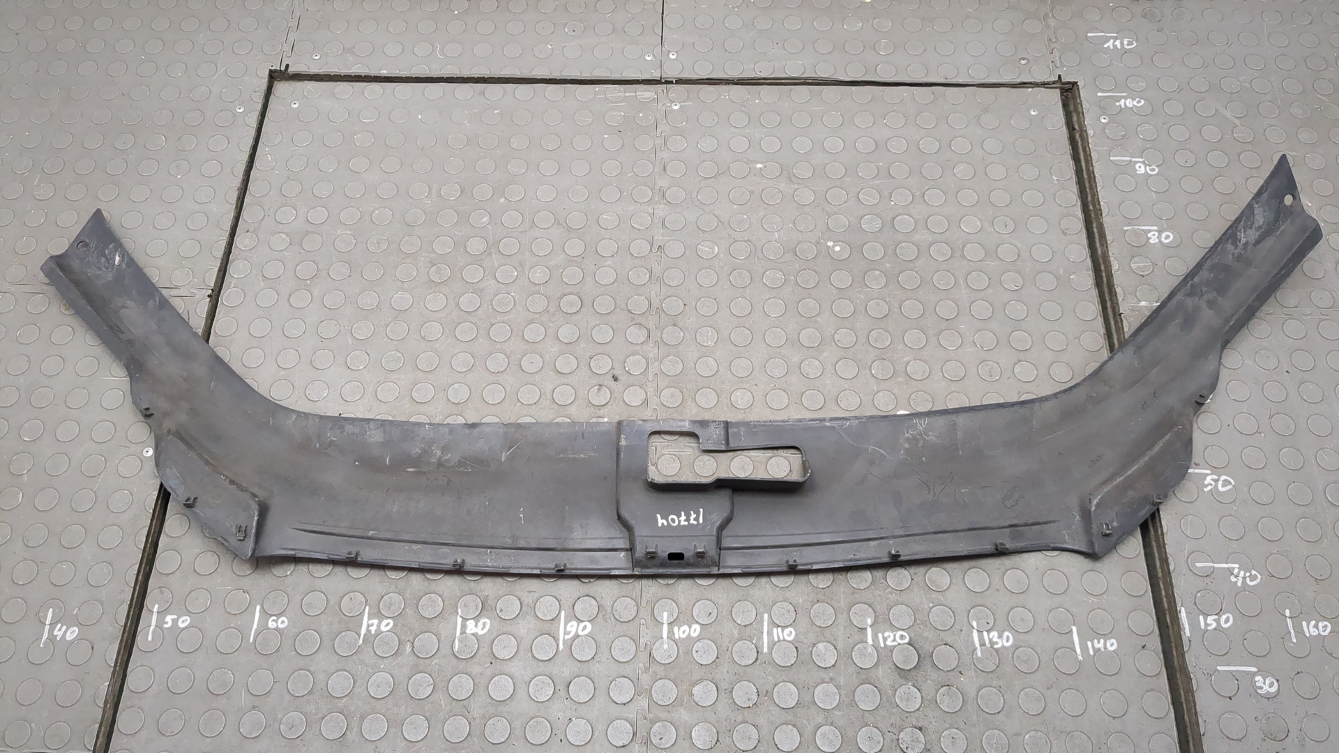 Кожух замка капота