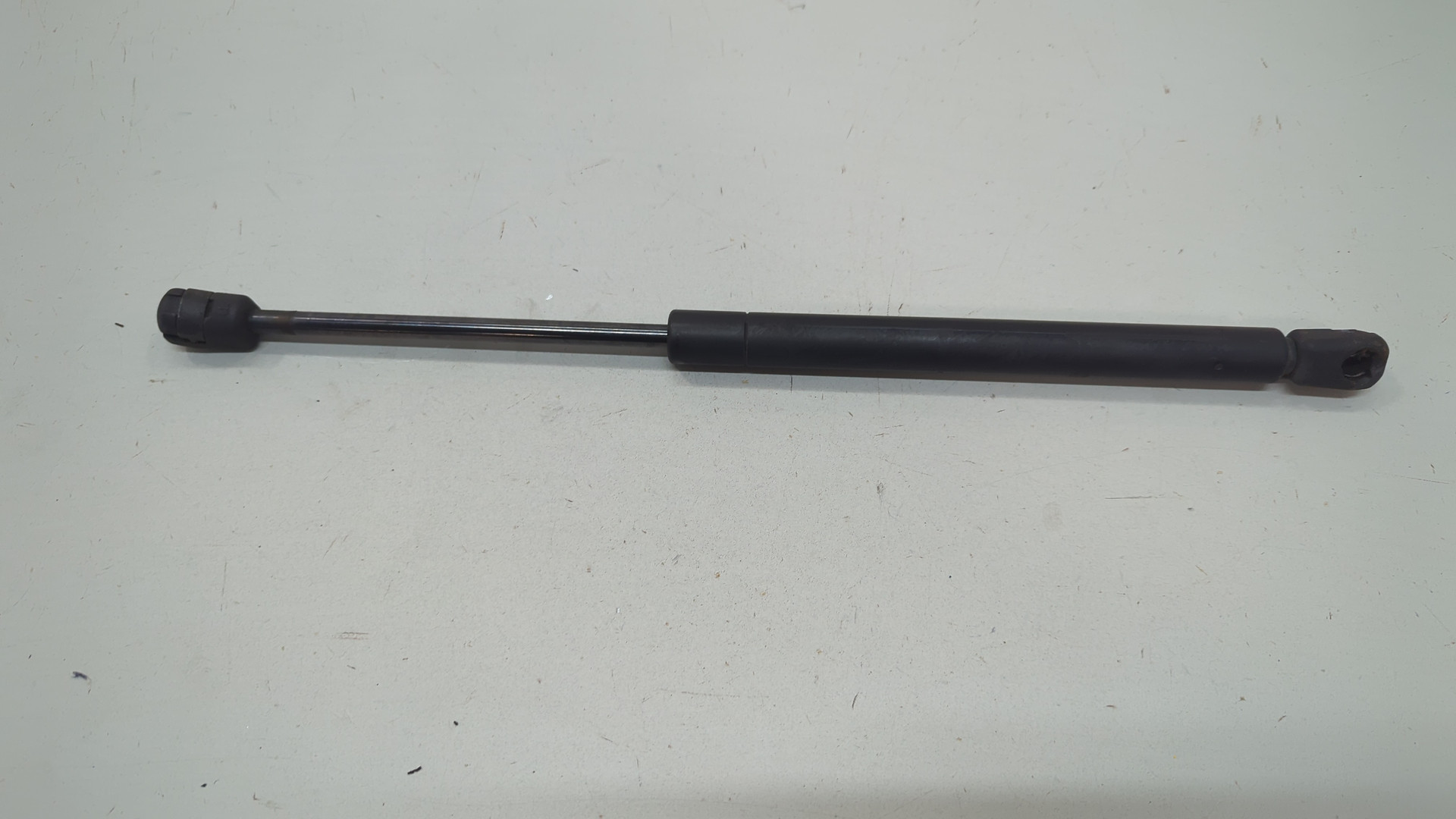 Амортизатор капота