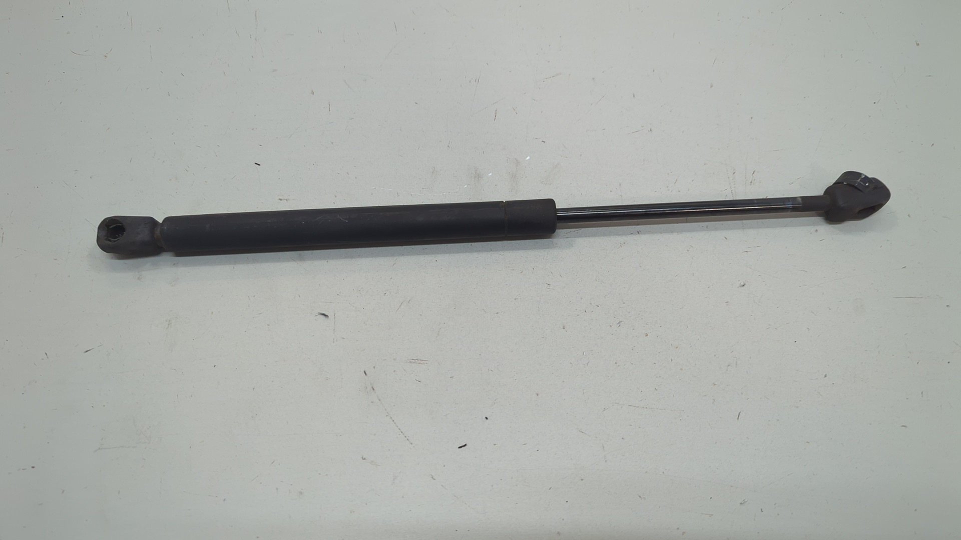 Амортизатор капота