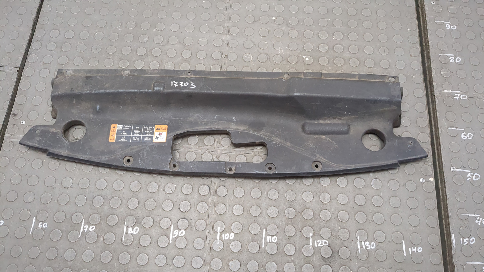 Кожух замка капота