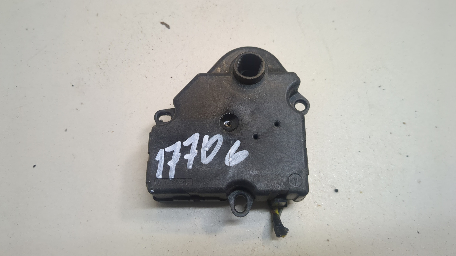 Моторчик заслонки печки