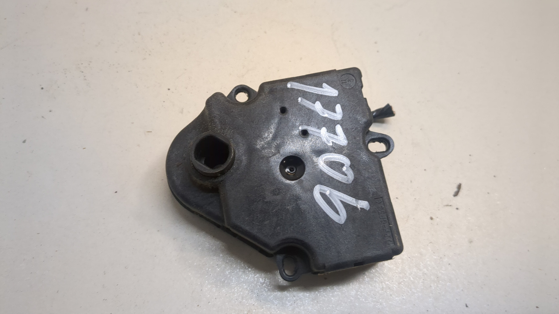 Моторчик заслонки печки