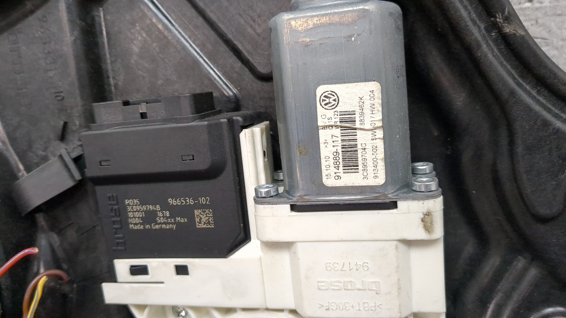 Стеклоподъемник электр. задний правый