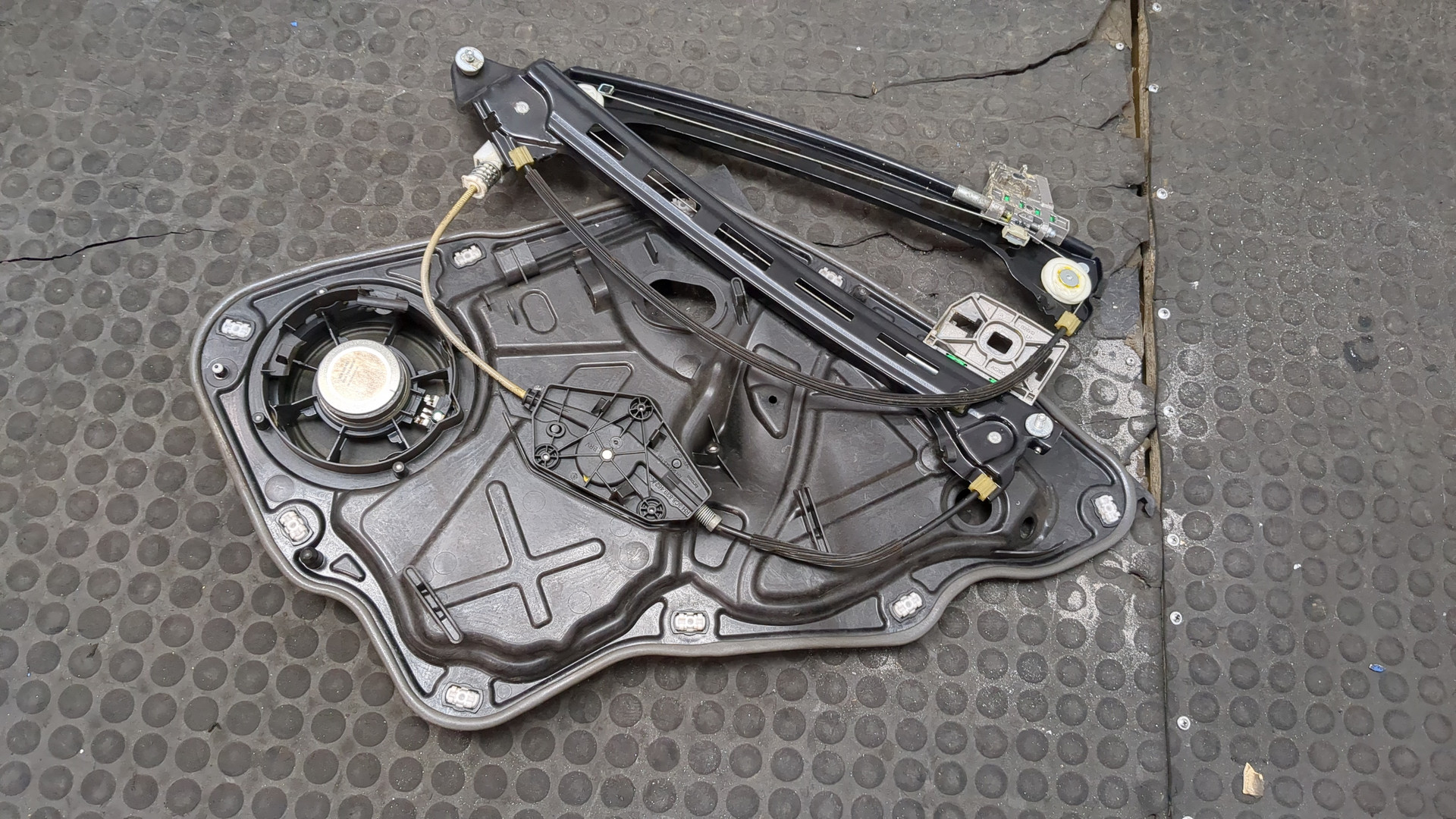 Стеклоподъемник электр. задний правый