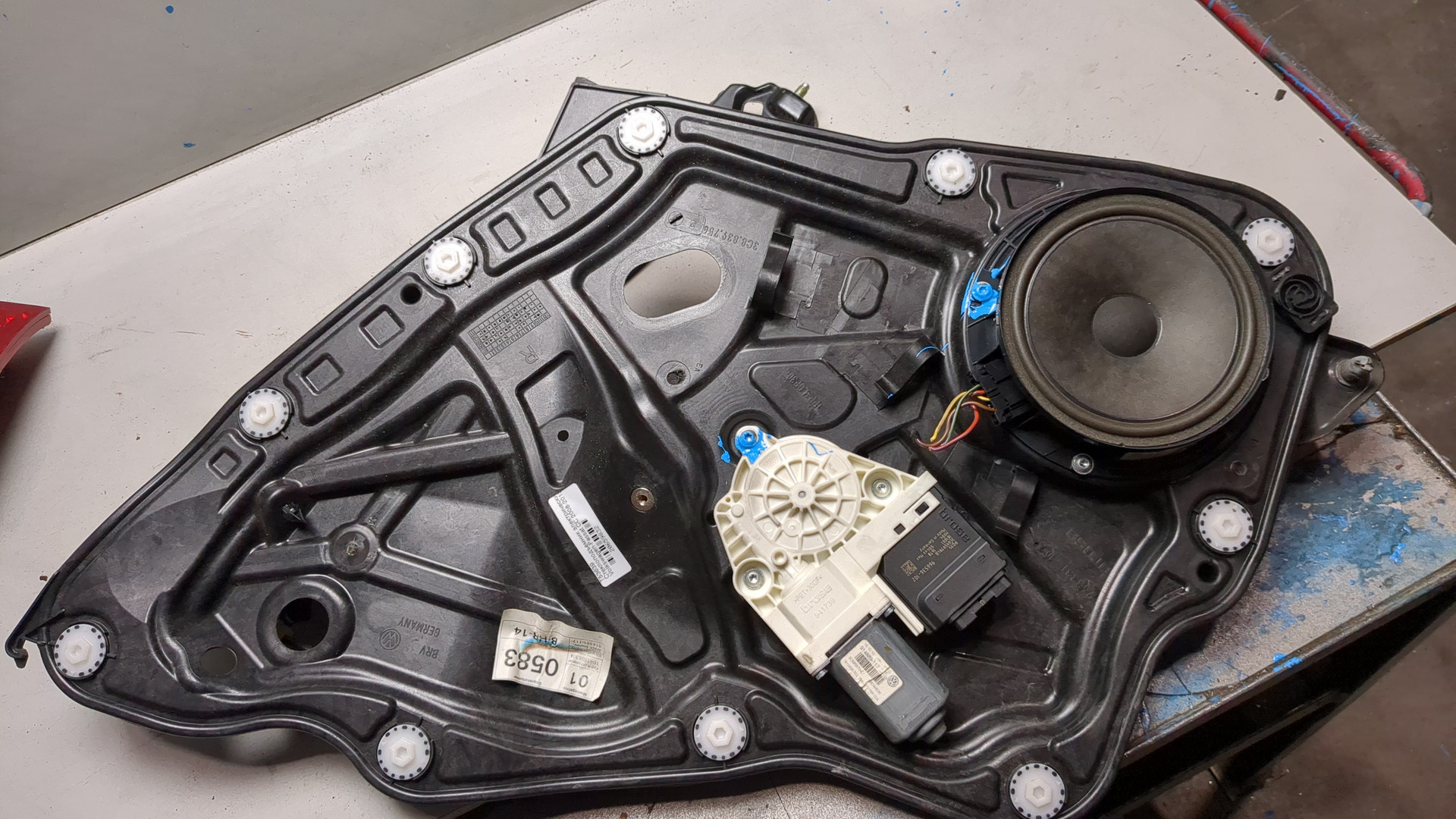 Стеклоподъемник электр. задний правый