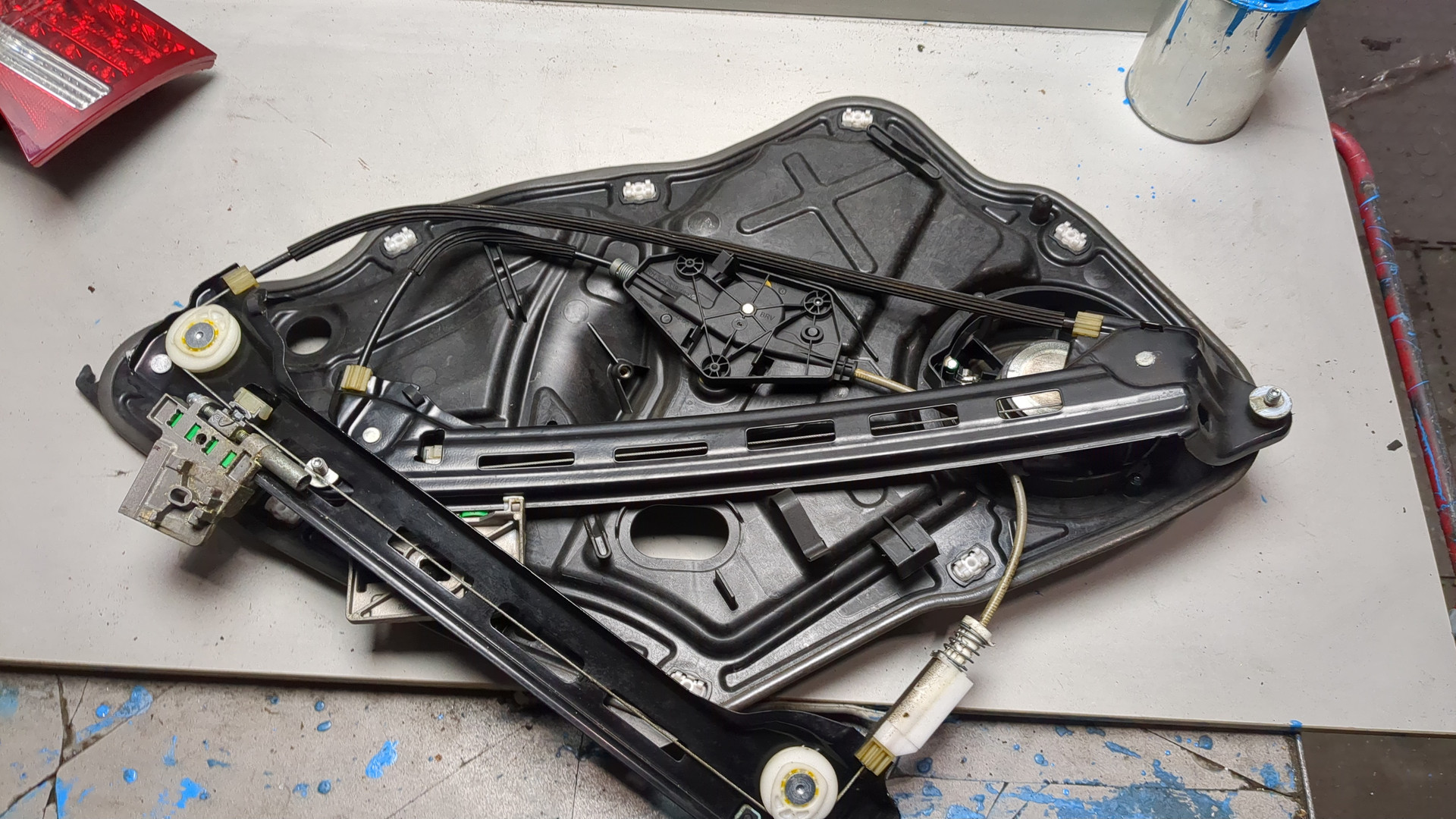 Стеклоподъемник электр. задний правый