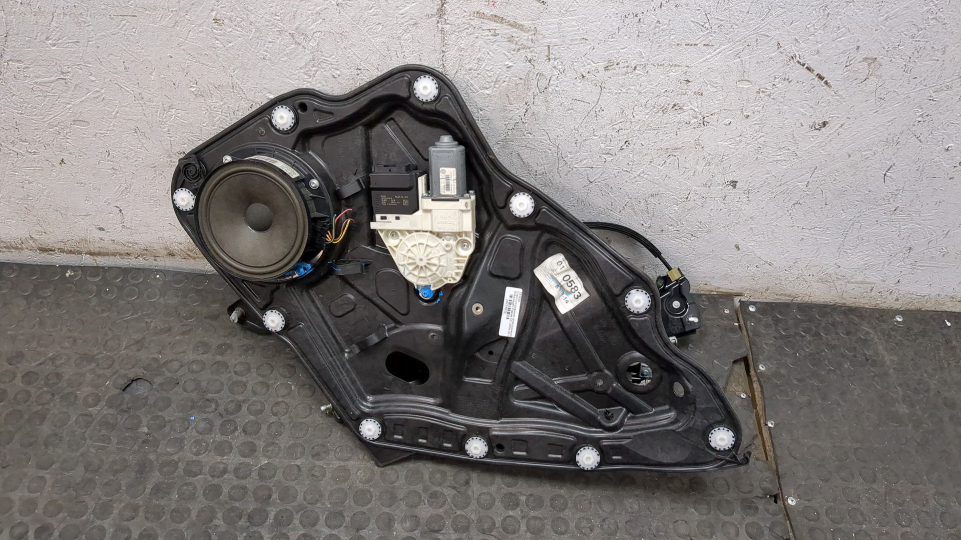 Стеклоподъемник электр. задний правый