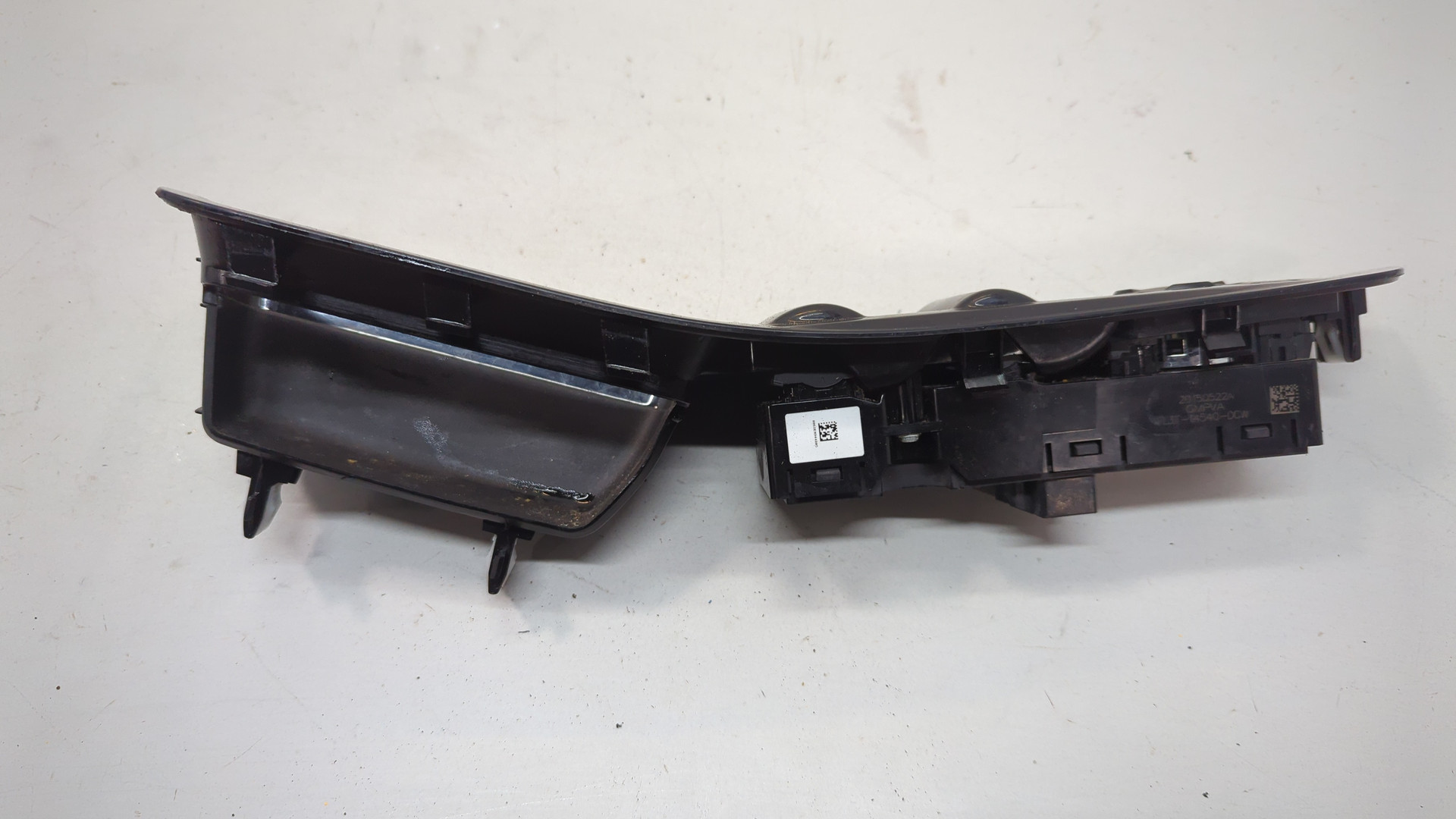 Кнопка стеклоподъемника