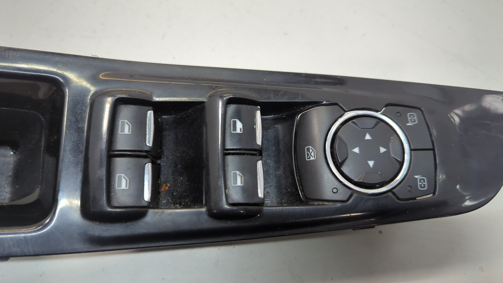 Кнопка стеклоподъемника