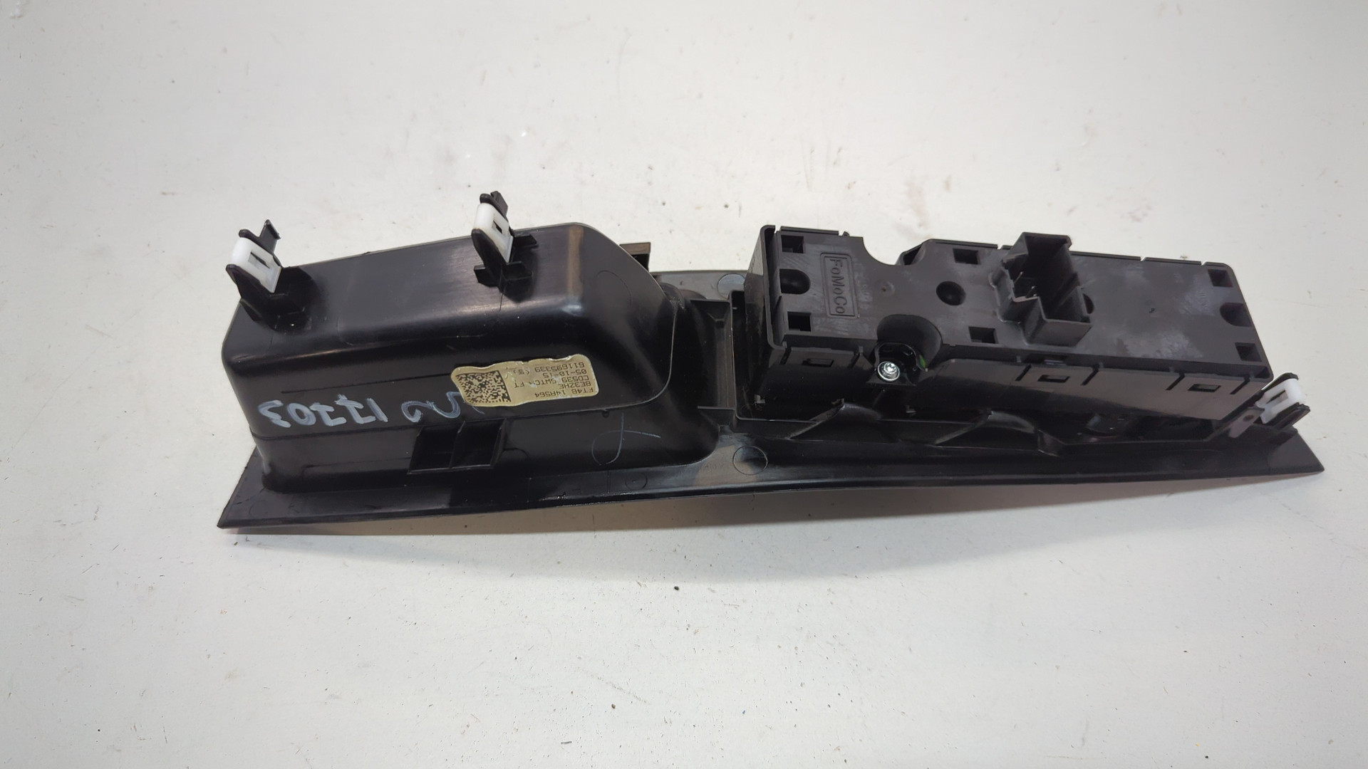 Кнопка стеклоподъемника