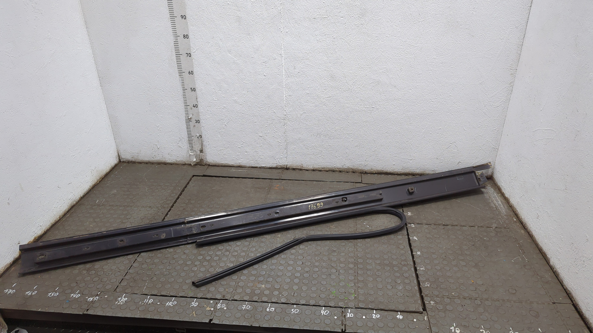 Молдинг крыши левый